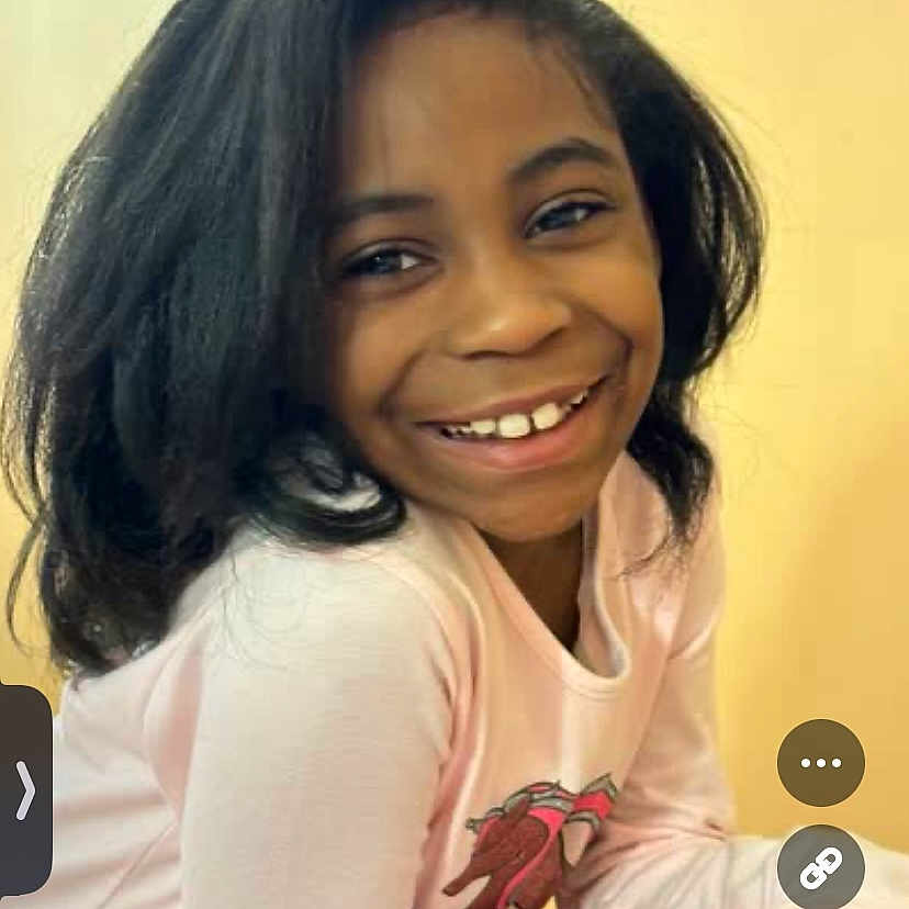 Mijoi is registered to the contest to win money with this photo: blackhair, bodypart, child, dimples, face, female, girl, hair, happy, head, laughing, neck, person, photography, portrait, selfie, smile