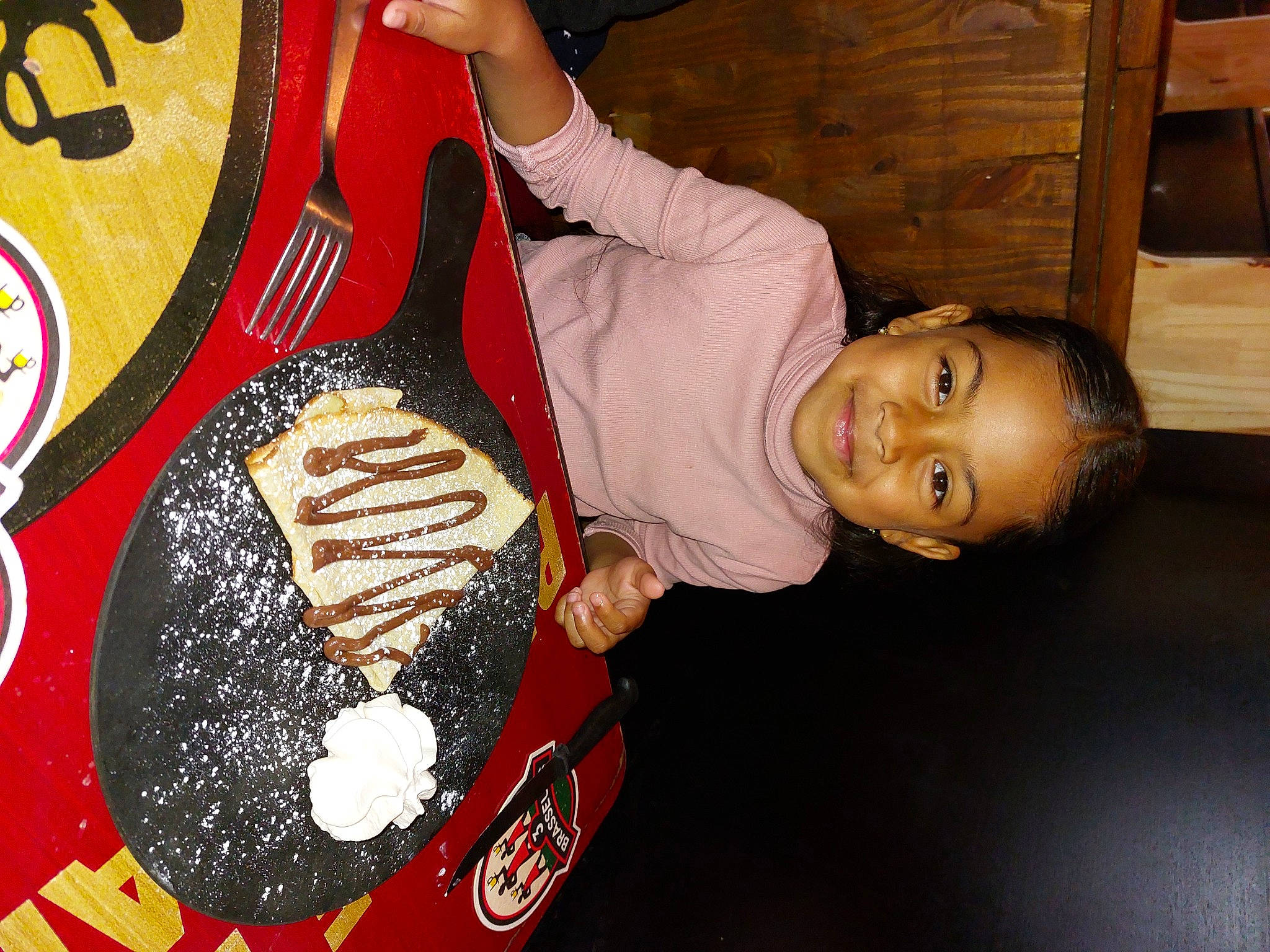 Indrya participe au concours pour gagner de l'argent avec cette photo : art, ball, carmine, circle, fun, gesture, happy, joy, logo, pattern, person, uniform, visual_arts, wood