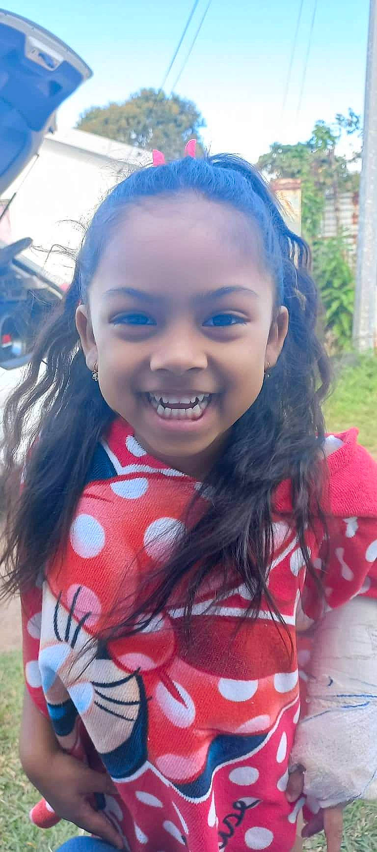 Indrya a rejoint le concours — aidez-le/la à gagner de superbes lots ! cheek, eye, eyebrow, face, facial_expression, forehead, hair, hairstyle, happy, head, iris, jaw, joy, lip, mouth, neck, nose, organ, person, plant