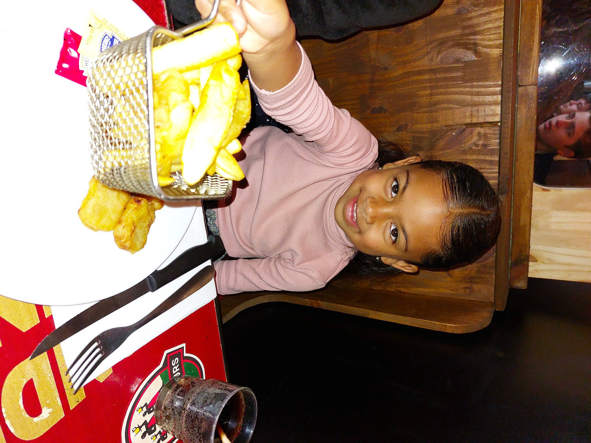 Indrya participe au concours pour gagner de l'argent avec cette photo : child, event, fun, happy, hat, joy, junk_food, person, smile, toddler, wood