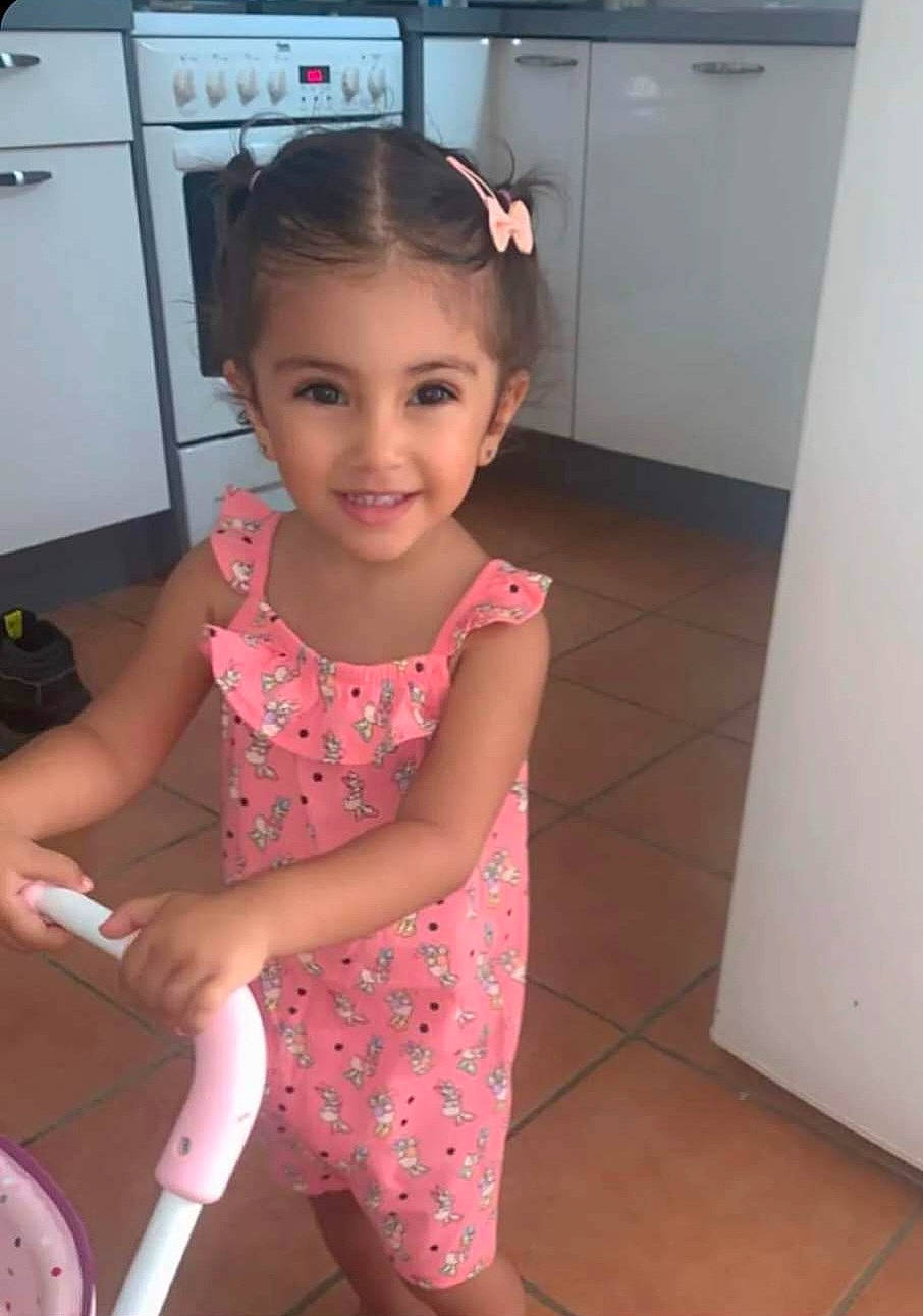 Celine a rejoint le concours — aidez-le/la à gagner de superbes lots ! baby_toddler_clothing, child, dress, face, floor, flooring, fun, hair, happy, head, human_leg, joy, magenta, pattern, person, sandal, shoulder, skin, smile, standing