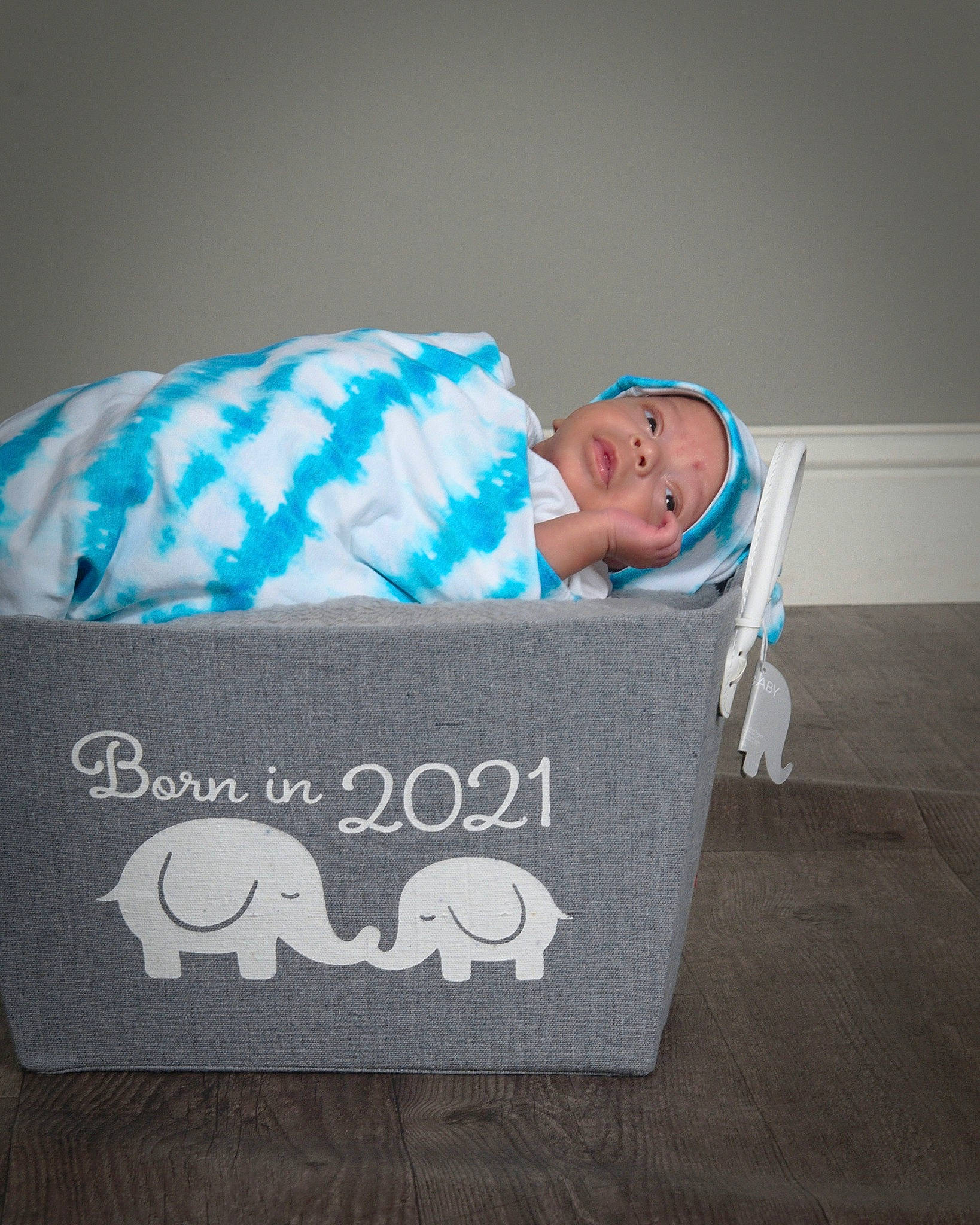 Chaviantae is registered to the contest to win money with this photo: baby, baby_products, baby_sleeping, baby_toddler_clothing, bag, bedding, box, comfort, couch, design, electric_blue, font, grey, headwear, infant_bed, linens, pattern, person, pillow, t_shirt