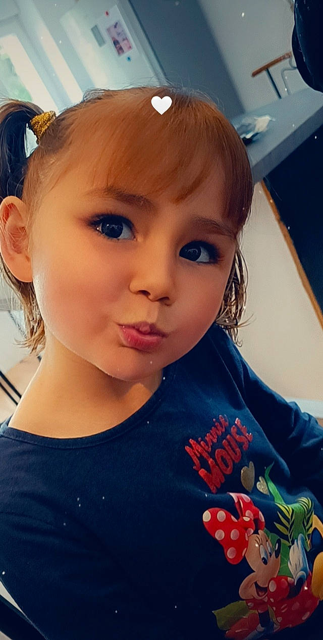 Cassandra participe au concours pour gagner de l'argent avec cette photo : bangs, black_hair, blue, child, cool, ear, eyelash, forehead, fruit, fun, happy, jaw, lip, mouth, neck, nose, organ, person, skin, summer