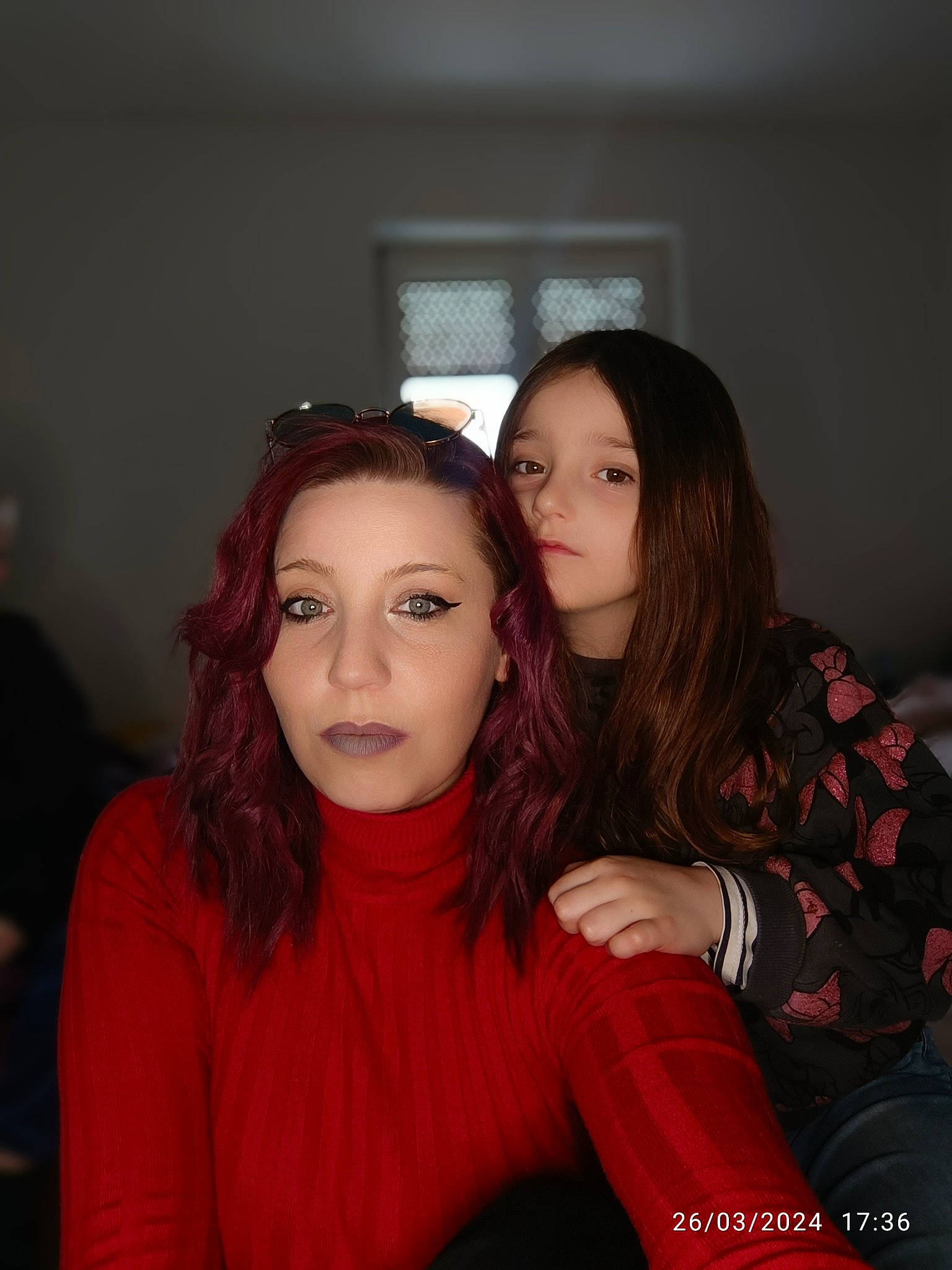 Milla participe au concours pour gagner de l'argent avec cette photo : black_hair, brown_hair, cheek, child, event, eyebrow, fashion_design, flash_photography, formal_wear, fun, gesture, happy, iris, jewellery, lip, long_hair, magenta, necklace, person, sitting