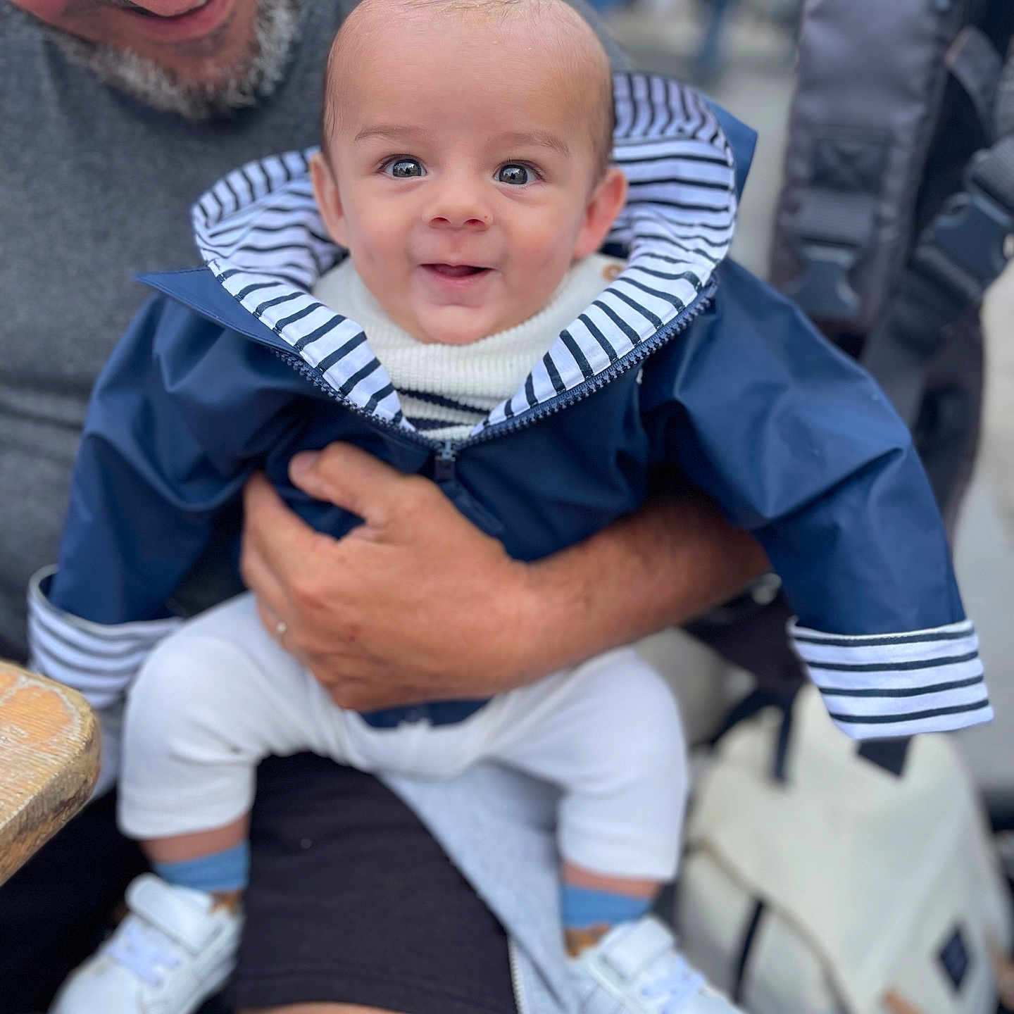 Rafaël a rejoint le concours — aidez-le/la à gagner de superbes lots ! baby, ball, blazer, clothing, coat, costume, face, footwear, hat, head, jacket, pants, people, person, photography, portrait, sailorsuit, shoe, shorts, sneaker