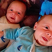 Clément Et Romain a rejoint le concours — aidez-le/la à gagner de superbes lots ! baby, infant, smiling, blue_clothing, white_clothing, pillow, blanket, bed, cute, child, face, portrait, indoors, two_babies, lying_down, happy, closeup, playful, soft_toys, cozy