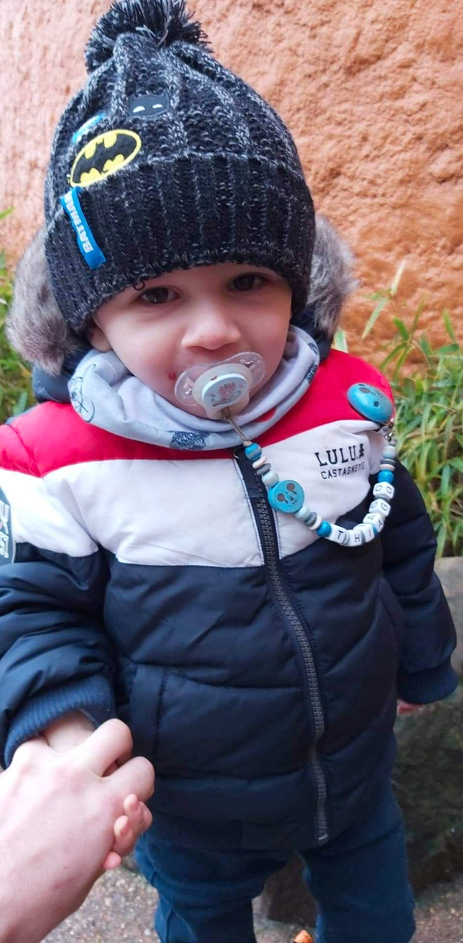 Thiago participe au concours pour gagner de l'argent avec cette photo : beanie, bonnet, cap, child, cool, headgear, headwear, helmet, knit_cap, outerwear, person, toddler, winter