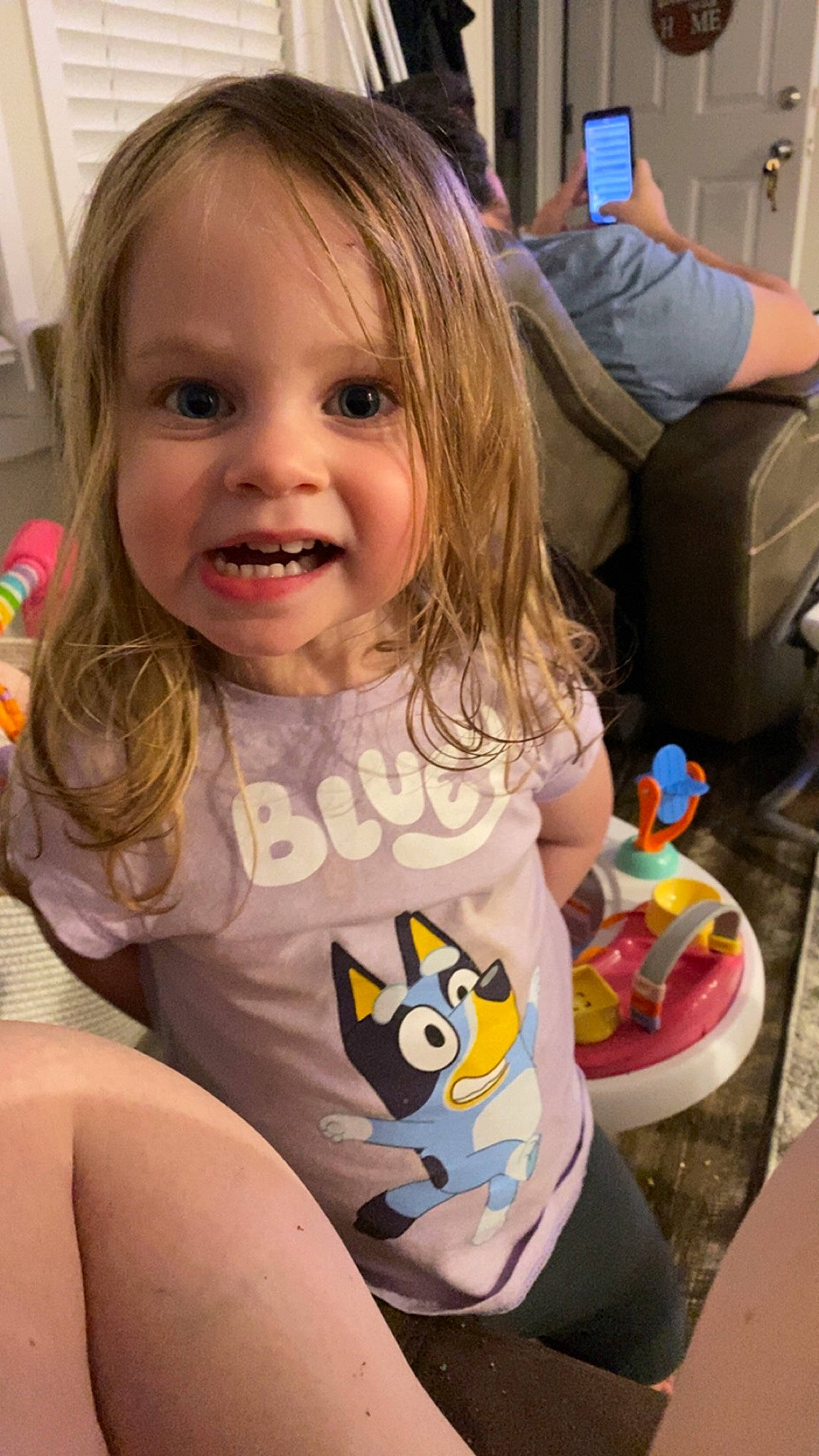 Della is registered to the contest to win money with this photo: baby_toddler_clothing, cheek, cool, facial_expression, finger, fun, hairstyle, happy, head, iris, joy, mammal, mouth, organ, people, person, product, skin, smile, standing