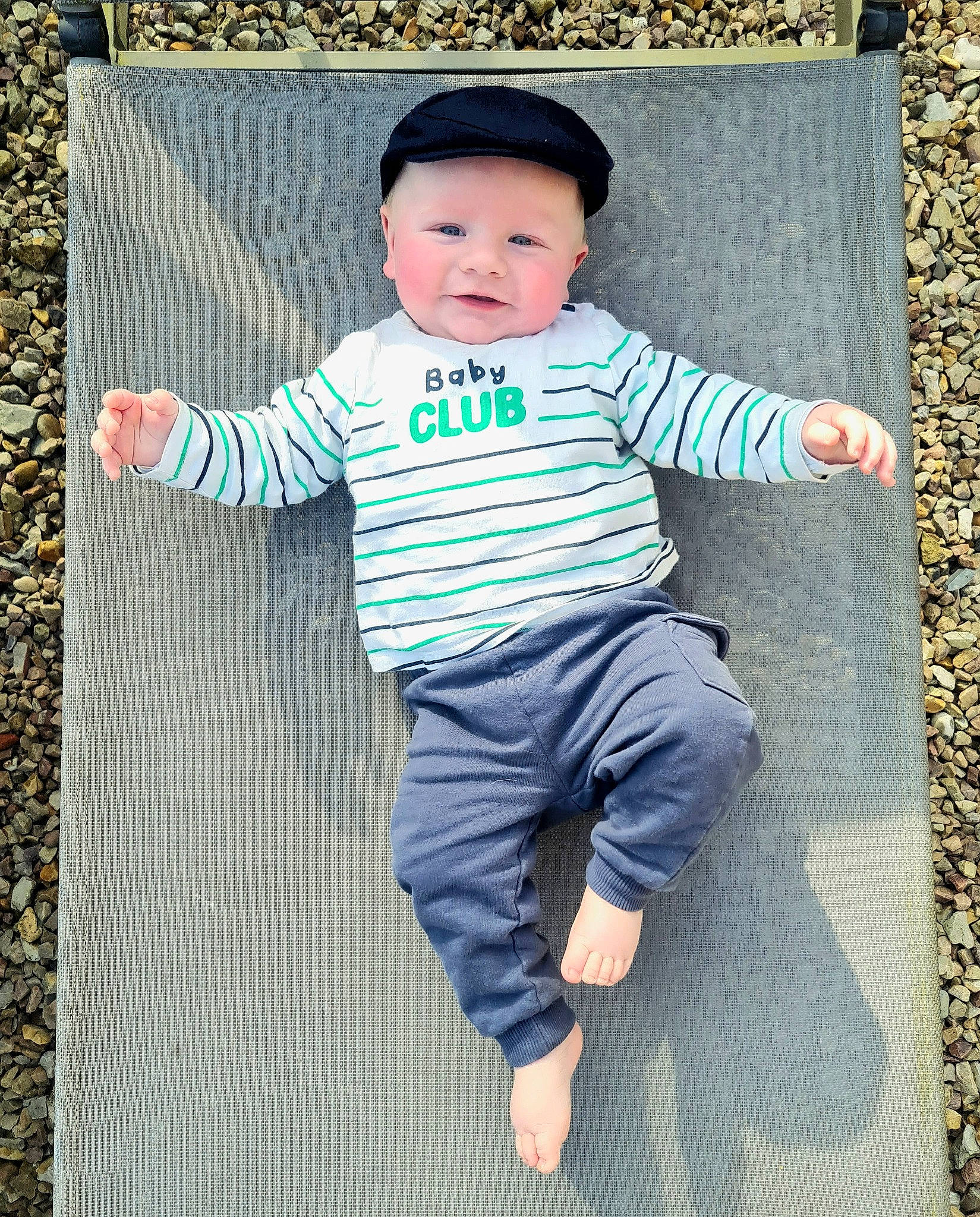 Basile participe au concours pour gagner de l'argent avec cette photo : art, asphalt, baby, baby_toddler_clothing, beauty, cap, child, cool, eye, fun, gesture, happy, headwear, pattern, person, play, road_surface, sleeve, standing, t_shirt