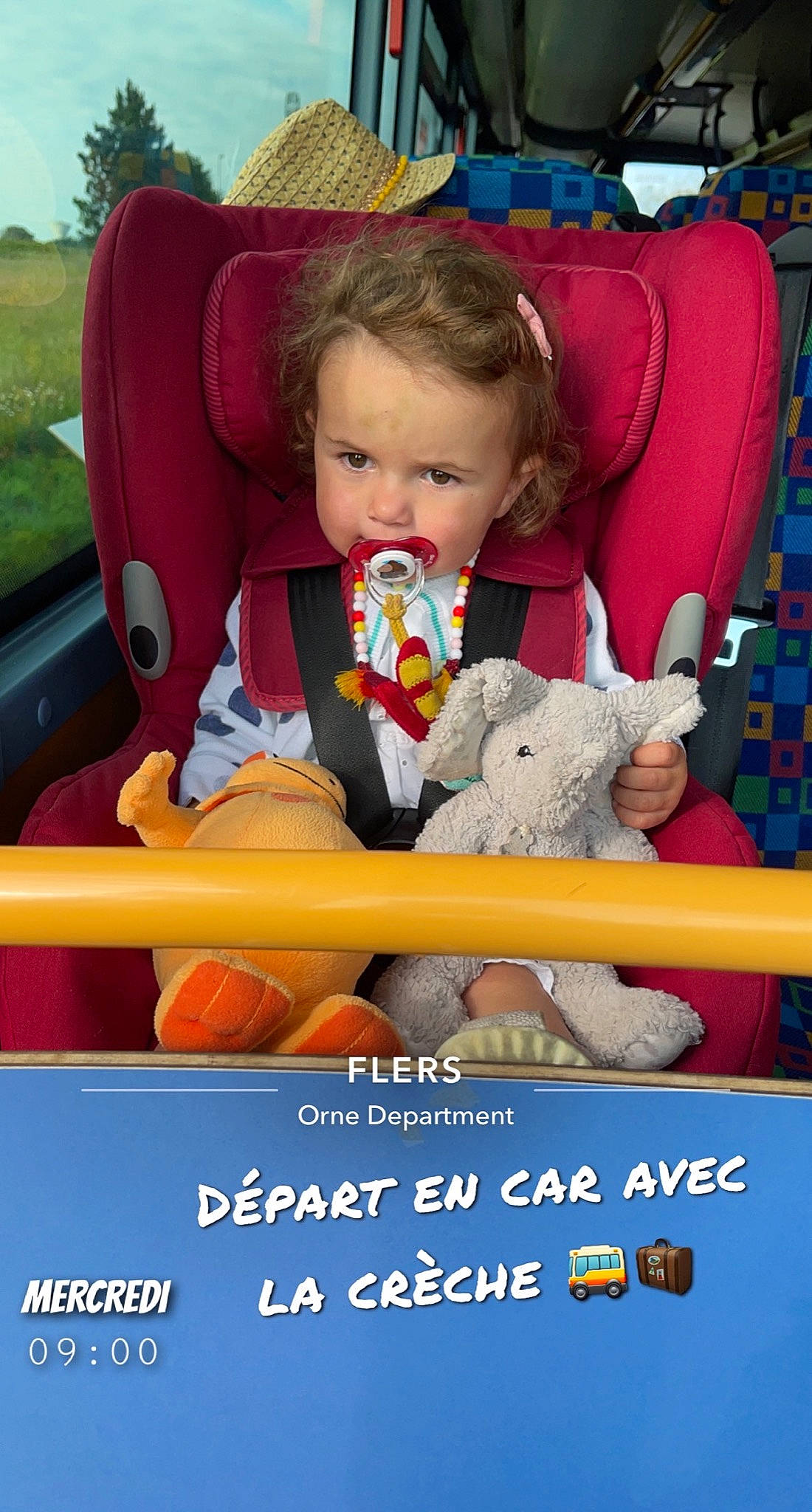 Ambre a rejoint le concours — aidez-le/la à gagner de superbes lots ! baby, baby_playing_with_toys, baby_products, baby_toddler_clothing, blue, chair, child, comfort, fun, happy, leisure, people, person, plant, product, recreation, sharing, sitting, snapshot, toddler