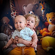 Aaron participe au concours pour gagner de l'argent avec cette photo : baby, bear, blond_hair, carpet, child, cuddle, curly_hair, cute, floor, giraffe, hug, indoor, playroom, plush_toy, portrait, soft_toys, stuffed_animal, toddler, white_shirt, yellow_pants