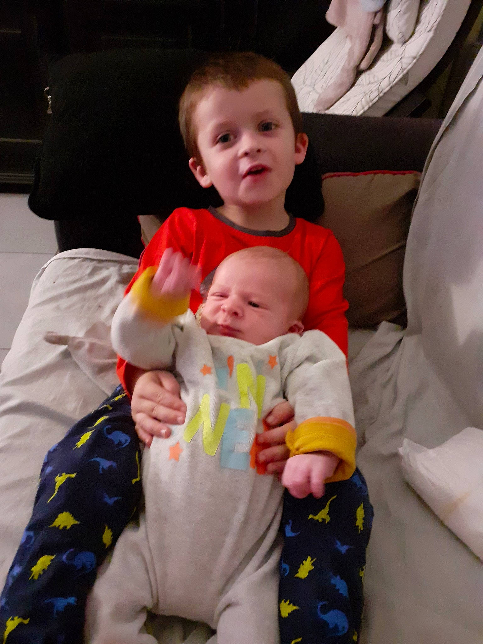 Léon a rejoint le concours — aidez-le/la à gagner de superbes lots ! baby, child, person, sitting, skin, toddler