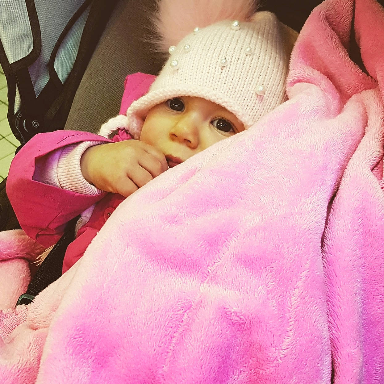 Eléana a rejoint le concours — aidez-le/la à gagner de superbes lots ! beauty, child, eye, girl, infant, magenta, person, pink, product, skin, smile, textile, toddler