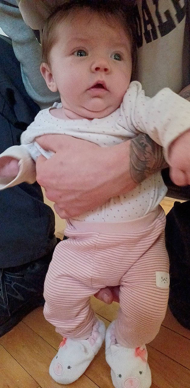 Nathalie a rejoint le concours — aidez-le/la à gagner de superbes lots ! abdomen, baby, baby_products, baby_toddler_clothing, cheek, chest, comfort, dress, finger, gesture, happy, lip, neck, person, pink, sitting, skin, sleeve, toddler, trunk