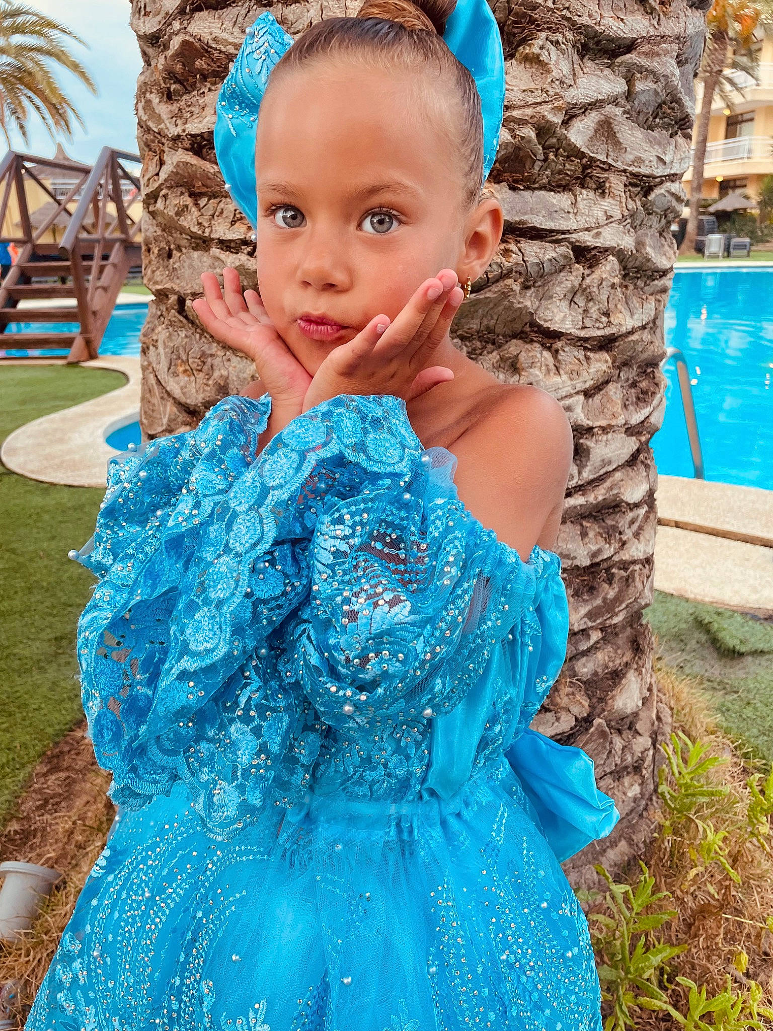Lyhanna participe au concours pour gagner de l'argent avec cette photo : aqua, azure, baby_toddler_clothing, beauty, blue, day_dress, dress, electric_blue, fashion_design, gown, grass, green, hairstyle, happy, one_piece_garment, people_in_nature, person, plant, shoulder, summer