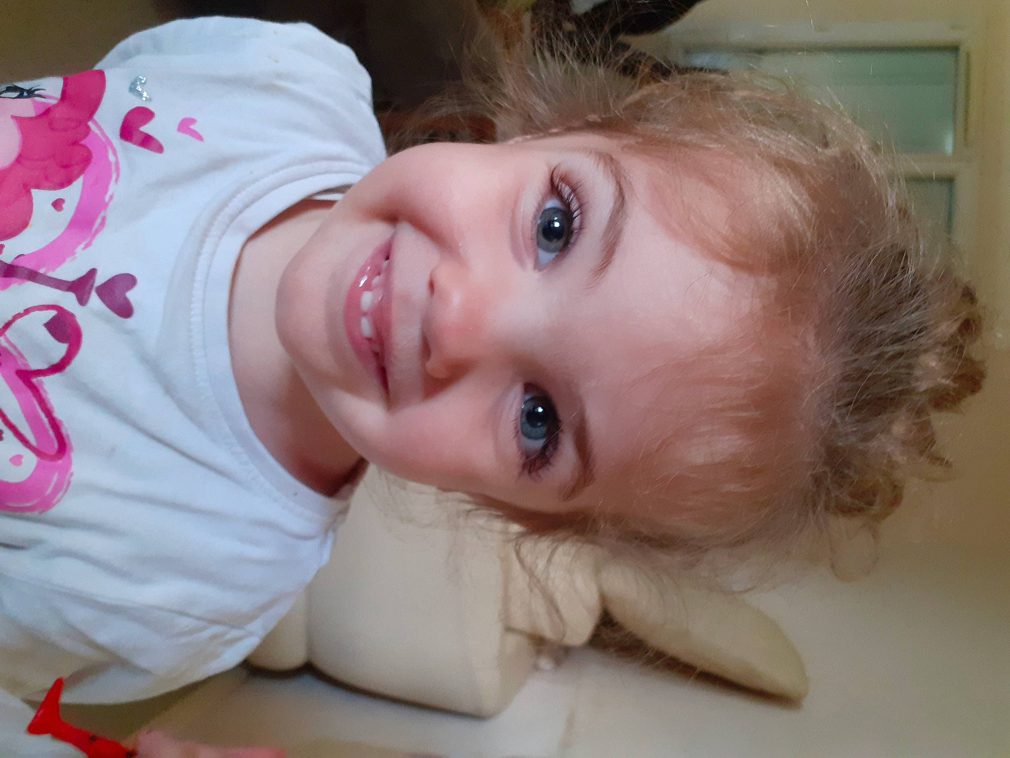 Alessia participe au concours pour gagner de l'argent avec cette photo : arm, cheek, chin, dress, eye, eyebrow, eyelash, forehead, happy, human_body, iris, joy, lip, mouth, neck, nose, person, plant, skin, sleeve