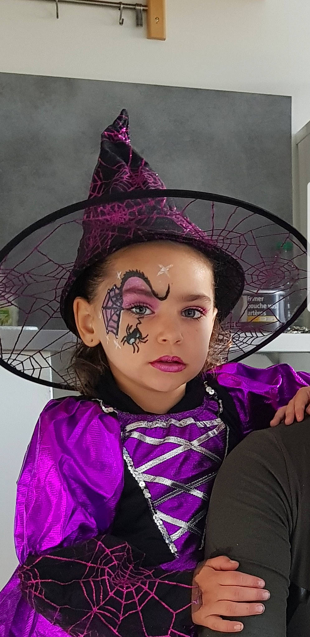 Orianne a rejoint le concours — aidez-le/la à gagner de superbes lots ! costume, hat, headgear, illustration, person, purple, violet, witch_hat