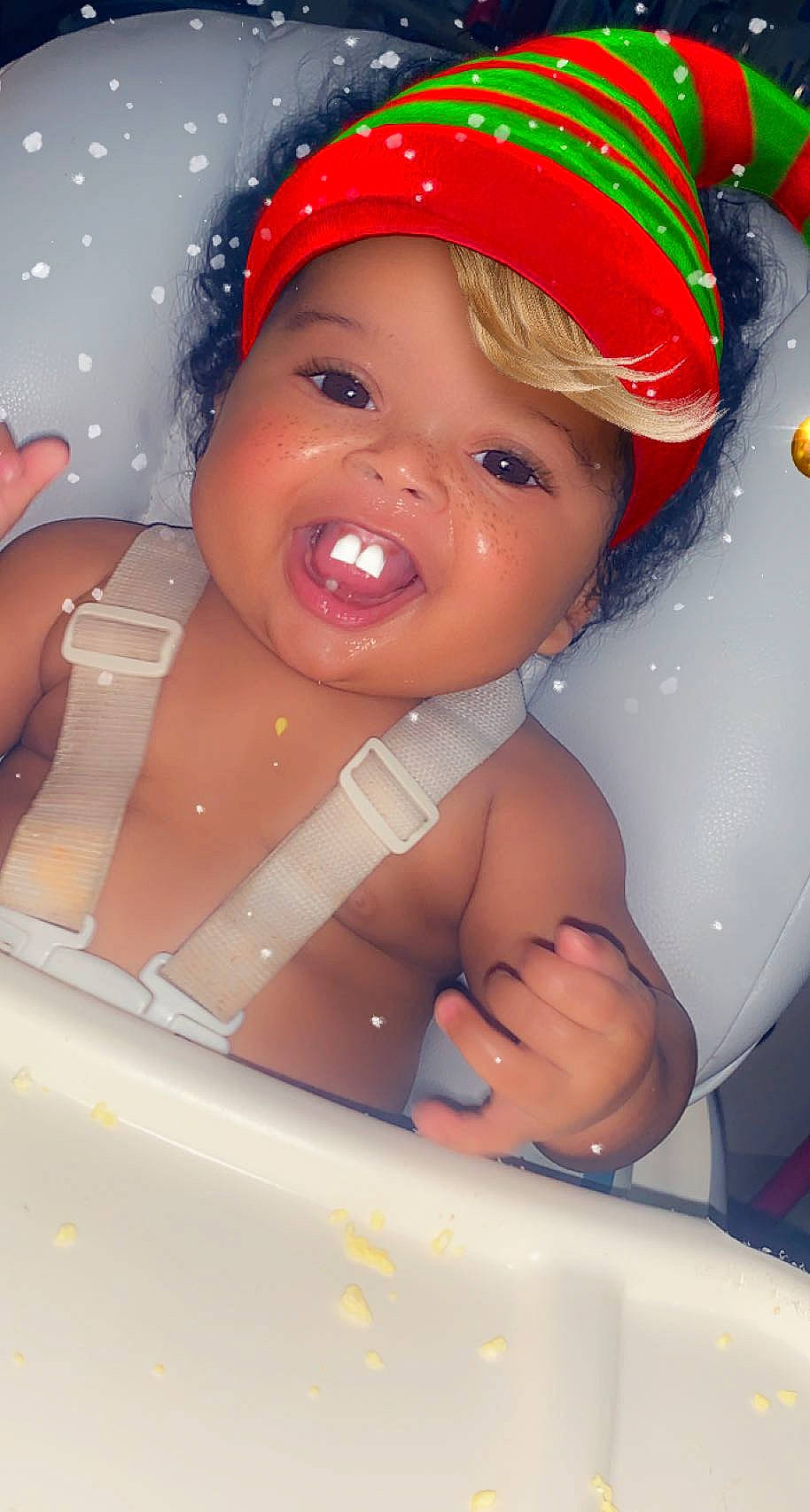 Zyiel is registered to the contest to win money with this photo: baby, baseball_cap, bathing, cap, cheek, child, eyebrow, fun, happy, hat, headgear, headwear, leisure, lip, mouth, organ, party_supply, person, pink, skin