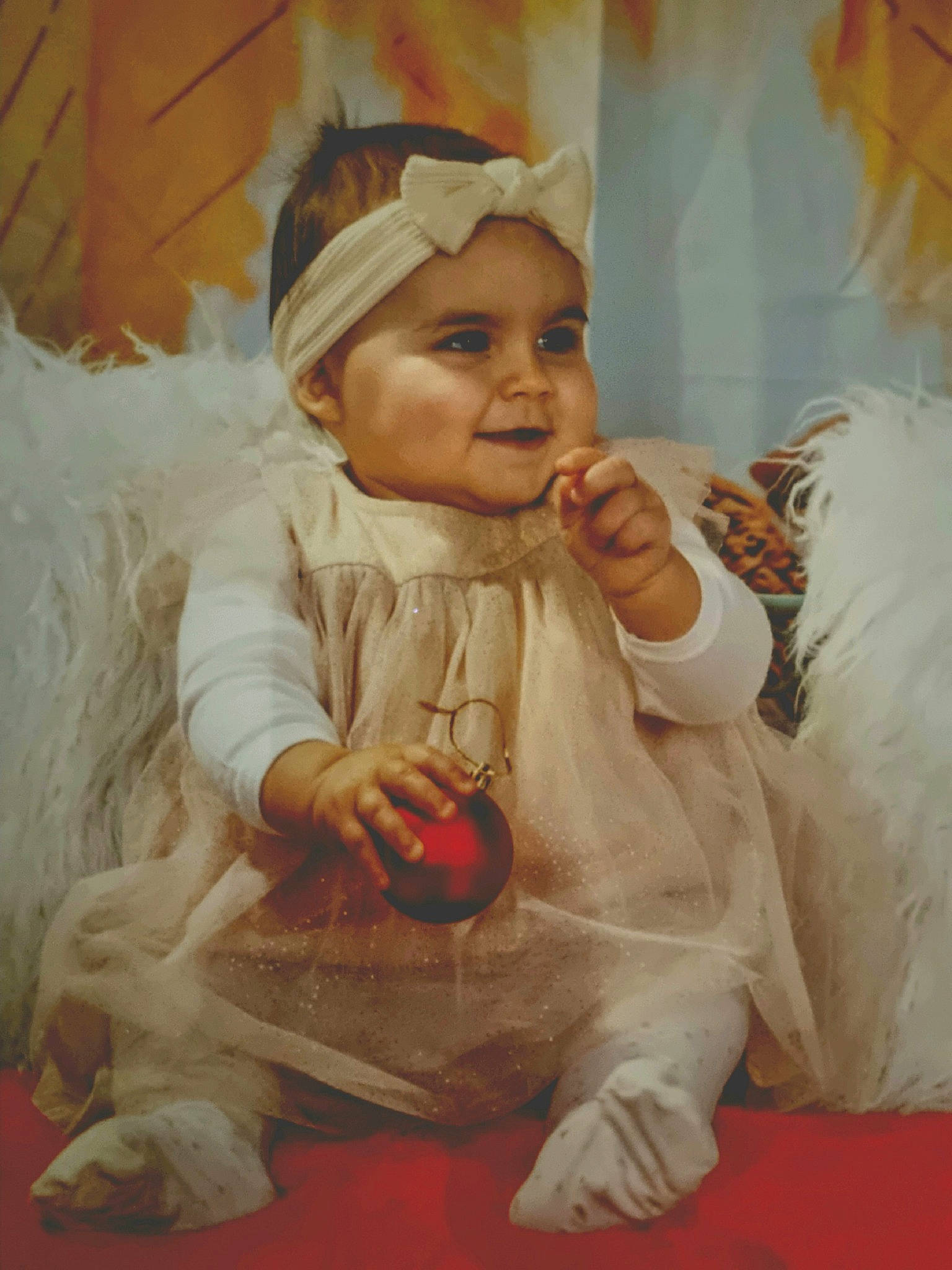 Ghjuliana participe au concours pour gagner de l'argent avec cette photo : art, baby, baby_toddler_clothing, child, comfort, event, fun, fur, happy, headwear, joy, painting, peach, person, room, sitting, sleeve, smile, textile, toddler