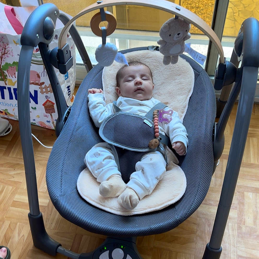 Nelya a rejoint le concours — aidez-le/la à gagner de superbes lots ! baby, bed, chair, clothing, crib, cushion, face, footwear, furniture, hardwood, head, infantbed, newborn, pants, person, photography, portrait, shoe, toy, wood