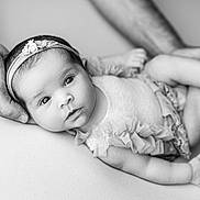 Andréa participe au concours pour gagner de l'argent avec cette photo : baby, infant, black_and_white, headband, flower, hands, close_up, portrait, newborn, soft_lighting, cute, child, human, skin, peaceful, lying_down, clothing, person, tender, gentle