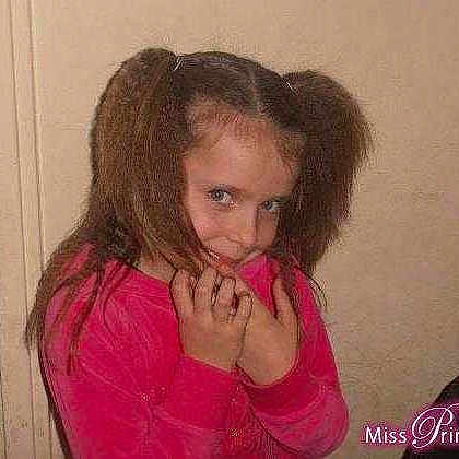 Syahna participe au concours pour gagner de l'argent avec cette photo :