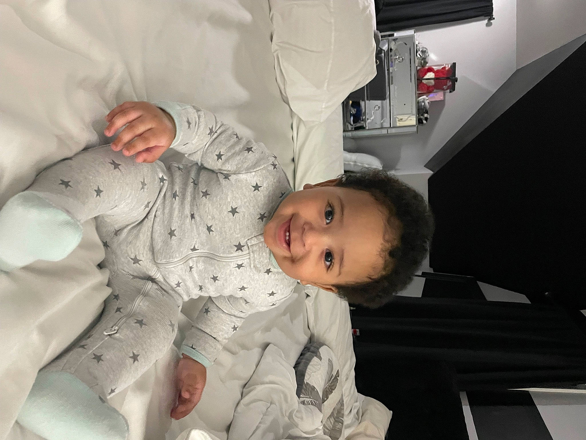 Casen is registered to the contest to win money with this photo: baby, baby_products, baby_safety, baby_toddler_clothing, child, comfort, happy, health_care, hospital_bed, joy, person, room, service, sleeve, smile, toddler