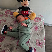 Raphaël participe au concours pour gagner de l'argent avec cette photo : bed, bedspread, child, cute, floor, floral_pattern, furniture, green_clothing, home, indoor, mickey_mouse, motion_blur, person, playful, plush_toy, sneakers, soft_toy, toddler, toy, wall