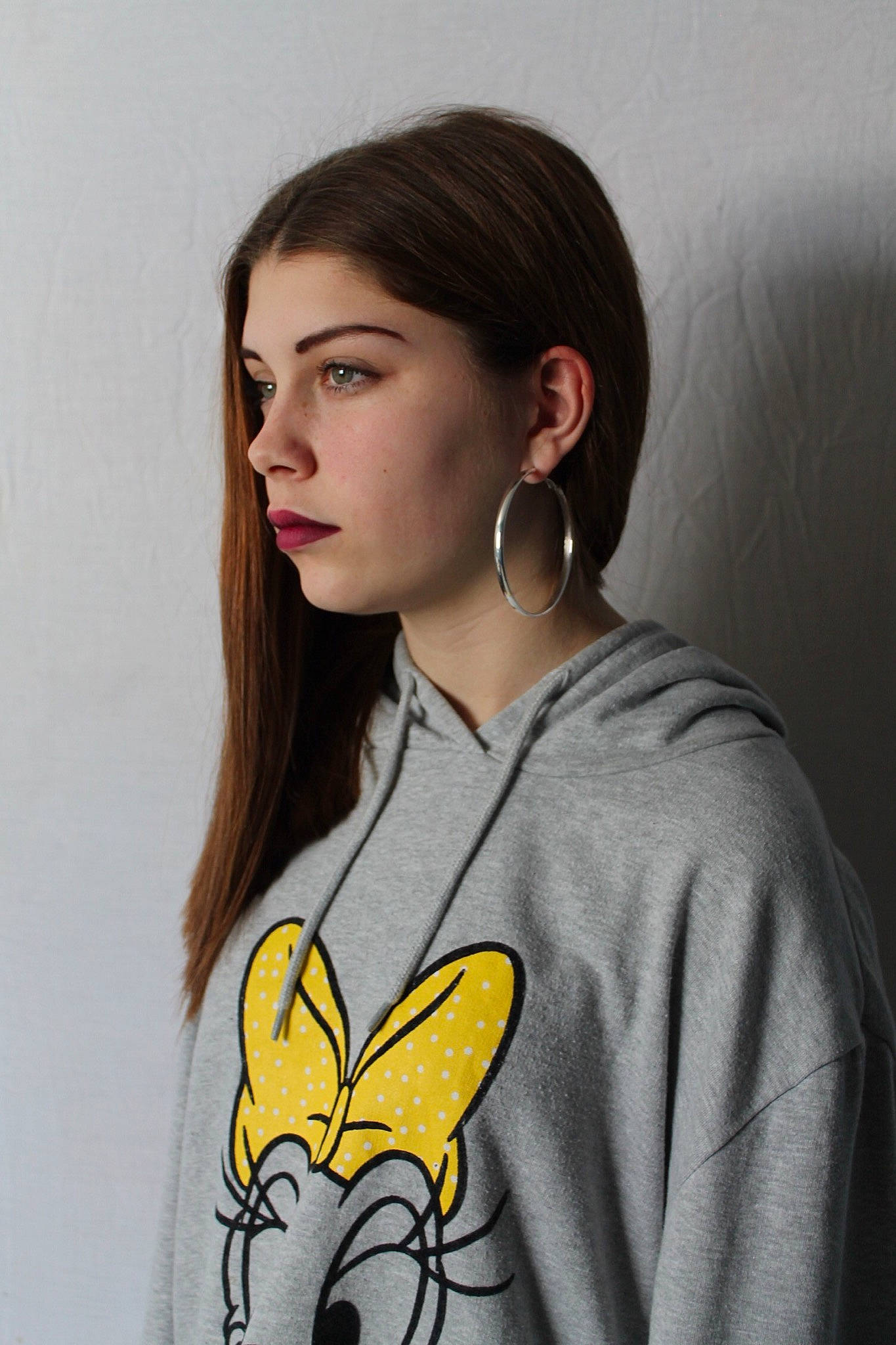 Lisa Marie participe au concours pour gagner de l'argent avec cette photo : black_hair, brown_hair, cool, ear, forehead, hair, hairstyle, joint, lip, long_hair, neck, organ, outerwear, person, photography, shoulder, sleeve, t_shirt, top, white