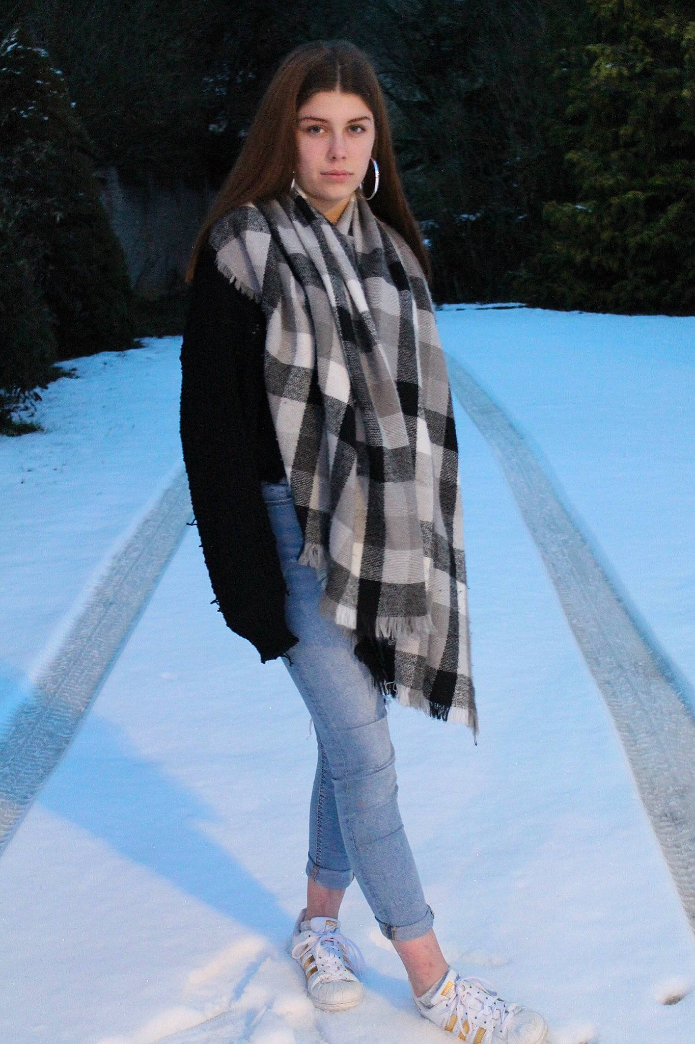 Lisa Marie participe au concours pour gagner de l'argent avec cette photo : clothing, coat, design, fashion, footwear, fur, jeans, long_hair, outerwear, pattern, person, plaid, recreation, scarf, shoe, snow, street_fashion, tartan, textile, trousers
