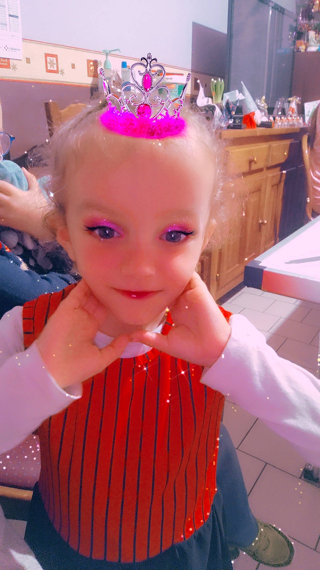 Maëlys a rejoint le concours — aidez-le/la à gagner de superbes lots ! blond, cabinetry, child, costume, drawer, event, eyebrow, eyelash, fashion_accessory, fashion_design, fun, hair_accessory, headband, headpiece, jewellery, joy, magenta, makeover, person, pink