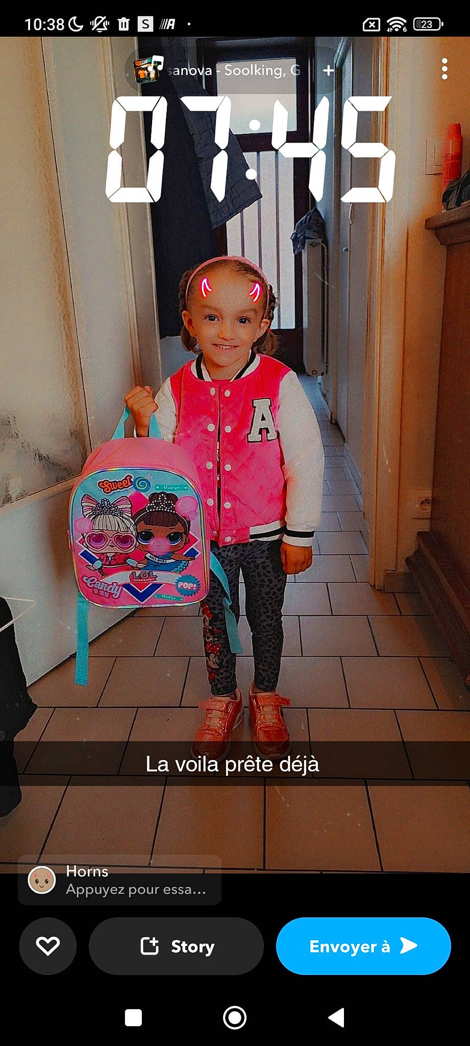 Maëlys a rejoint le concours — aidez-le/la à gagner de superbes lots ! bag, child, cool, costume, denim, door, eyewear, fashion_accessory, fashion_design, flooring, fun, happy, hat, joy, magenta, pattern, person, personal_protective_equipment, sleeve, smile