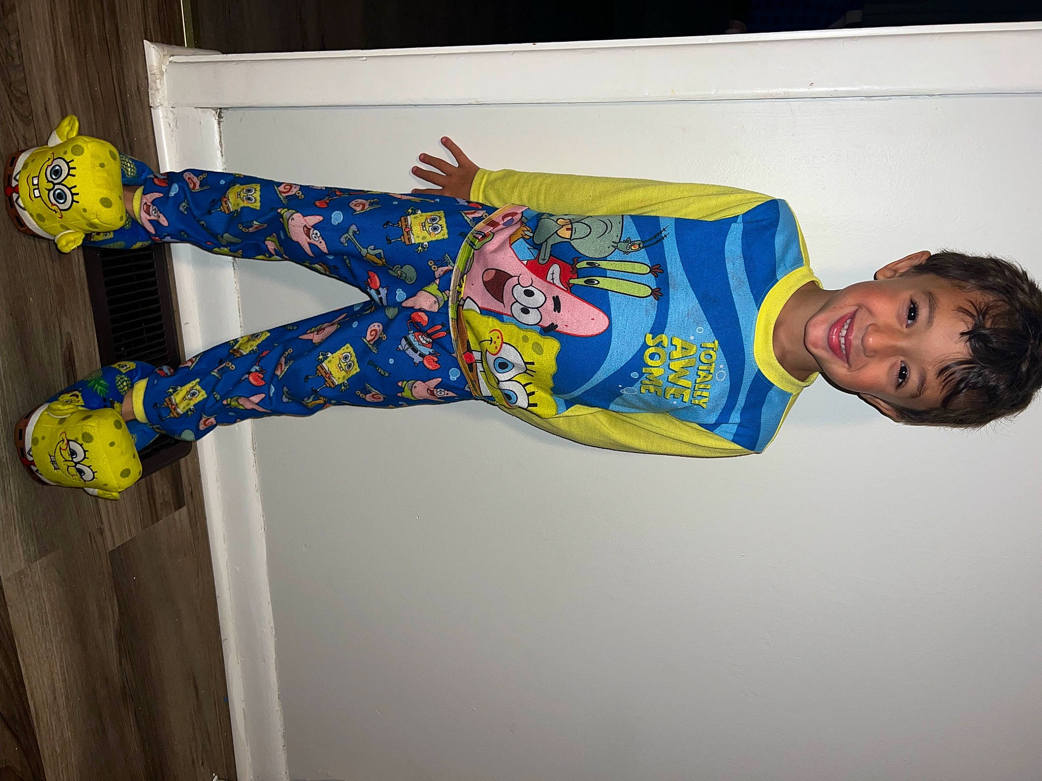 Tavian is registered to the contest to win money with this photo: arm, art, costume, denim, elbow, electric_blue, fashion_design, fictional_character, fun, happy, headgear, human_leg, joy, knee, person, sleeve, smile, sportswear, standing, t_shirt