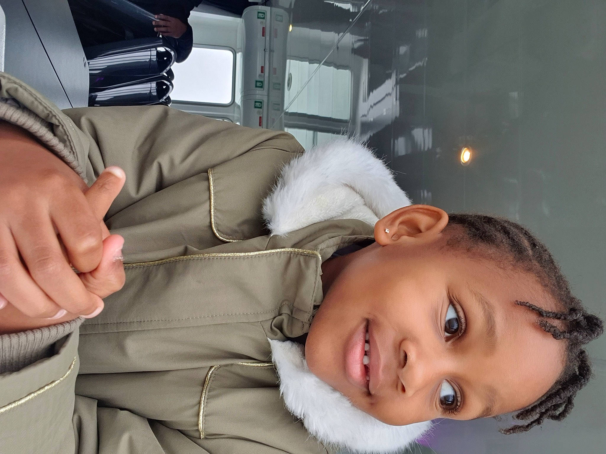 Zoé participe au concours pour gagner de l'argent avec cette photo : cheek, child, comfort, eyelash, eyewear, fashion_accessory, flash_photography, fur, gesture, joy, luxury_vehicle, nose, person, portrait_photography, sitting, skin, sleeve