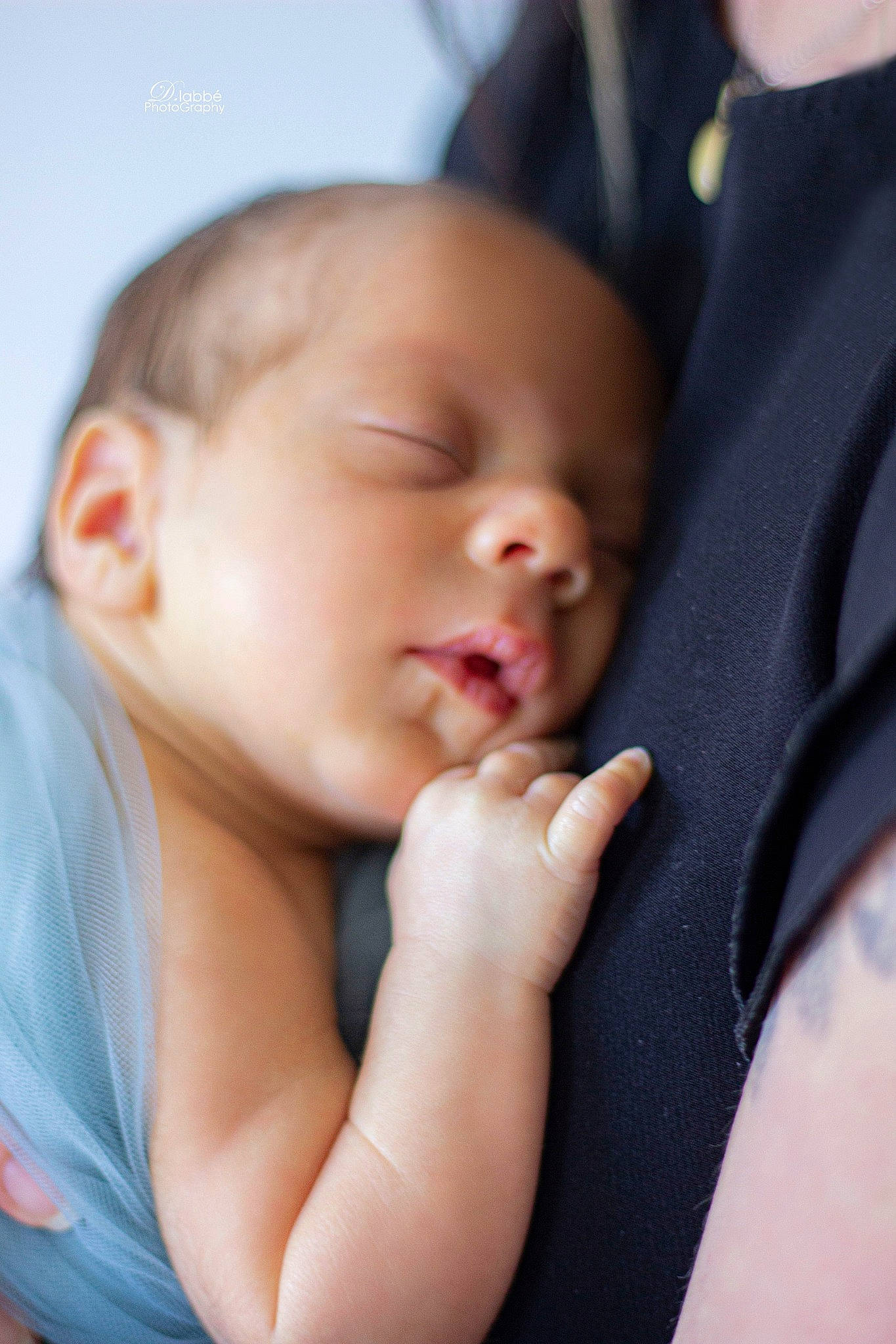 Lyandro a rejoint le concours — aidez-le/la à gagner de superbes lots ! baby, beauty, cheek, child, chin, ear, face, finger, gesture, hand, head, lip, mouth, neck, nose, person, photography, skin, sleep, toddler