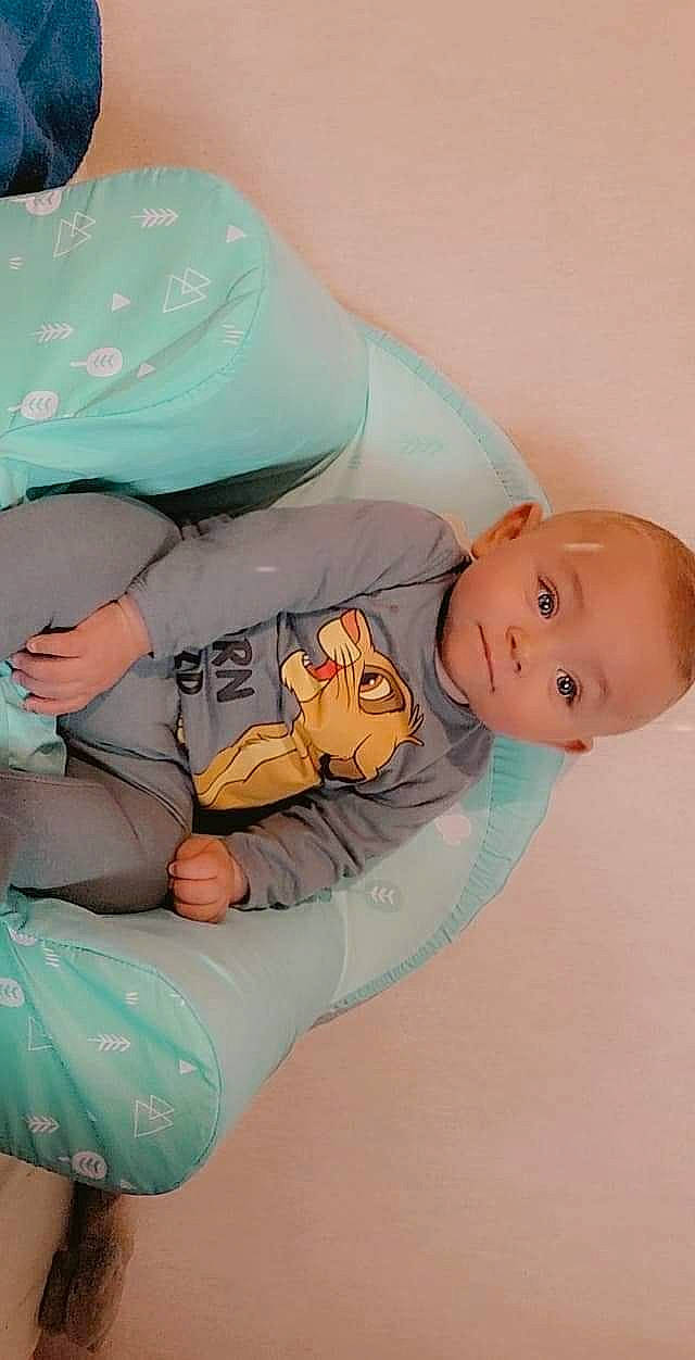 Shaïdenn a rejoint le concours — aidez-le/la à gagner de superbes lots ! baby, baby_products, baby_toddler_clothing, child, comfort, inflatable, peach, person, toddler