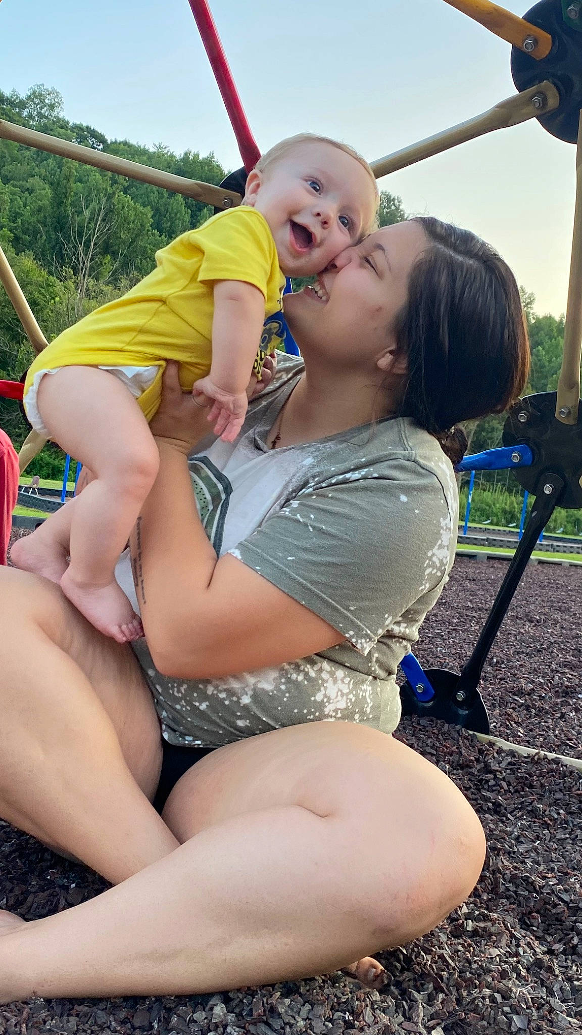 Gunnar is registered to the contest to win money with this photo: black, face, facial_expression, finger, fun, gesture, grass, happy, leg, leisure, muscle, person, photograph, plant, shorts, skin, sky, smile, thigh, white