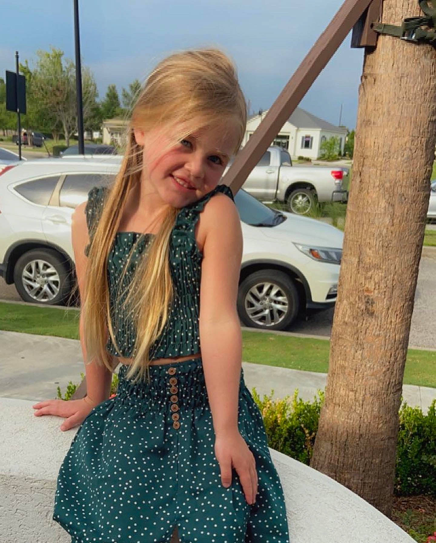 Talyn is registered to the contest to win money with this photo: automotive_tire, car, day_dress, eyewear, grass, human_leg, joy, land_vehicle, long_hair, person, personal_luxury_car, plant, shoulder, summer, thigh, tints_and_shades, tire, trunk, vehicle, vehicle_door