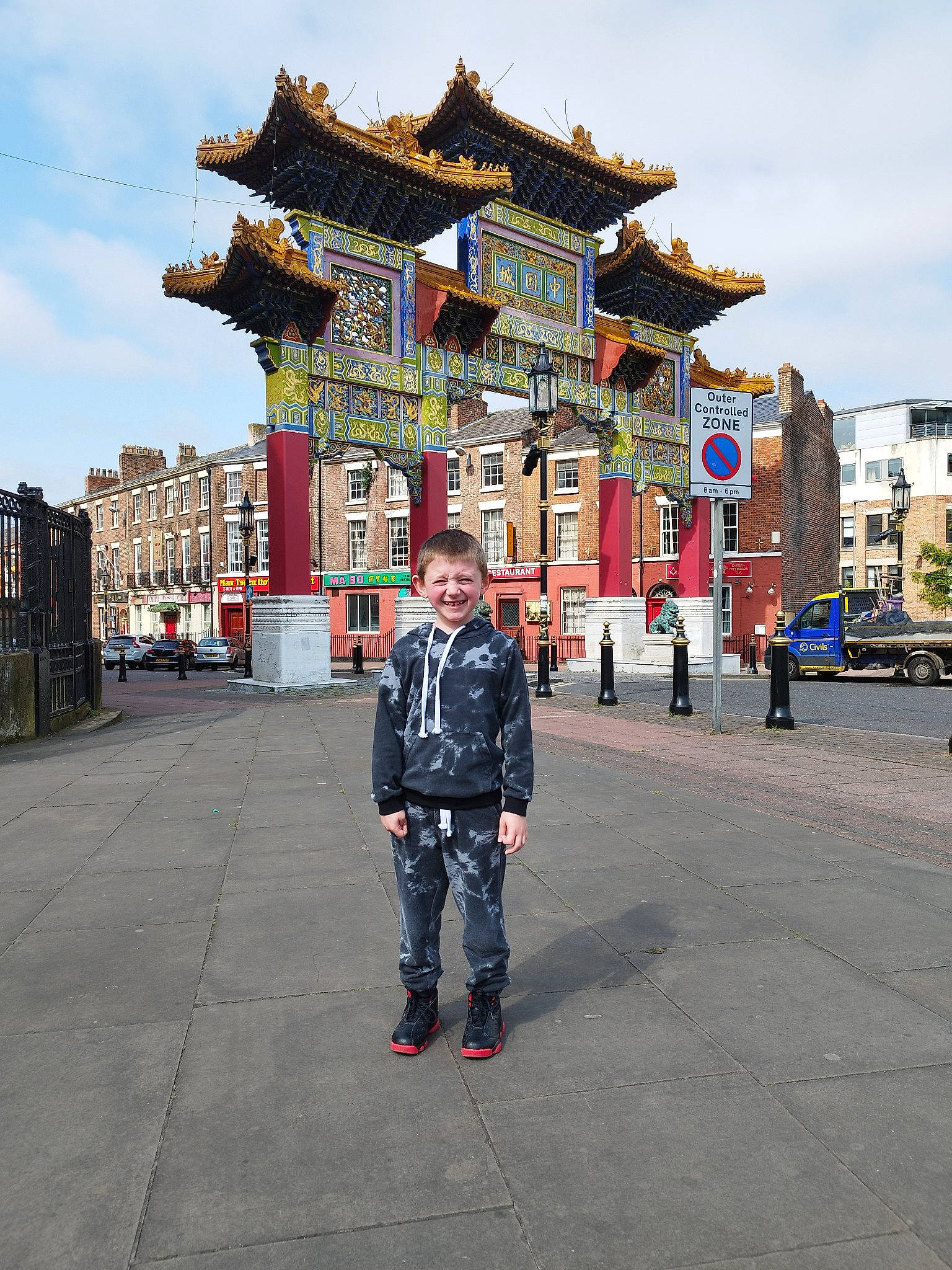 Benjamin is registered to the contest to win money with this photo: asphalt, building, chinese_architecture, city, cloud, facade, historic_site, japanese_architecture, joy, leisure, pagoda, pedestrian, person, place_of_worship, road, road_surface, sky, street, temple, tourism