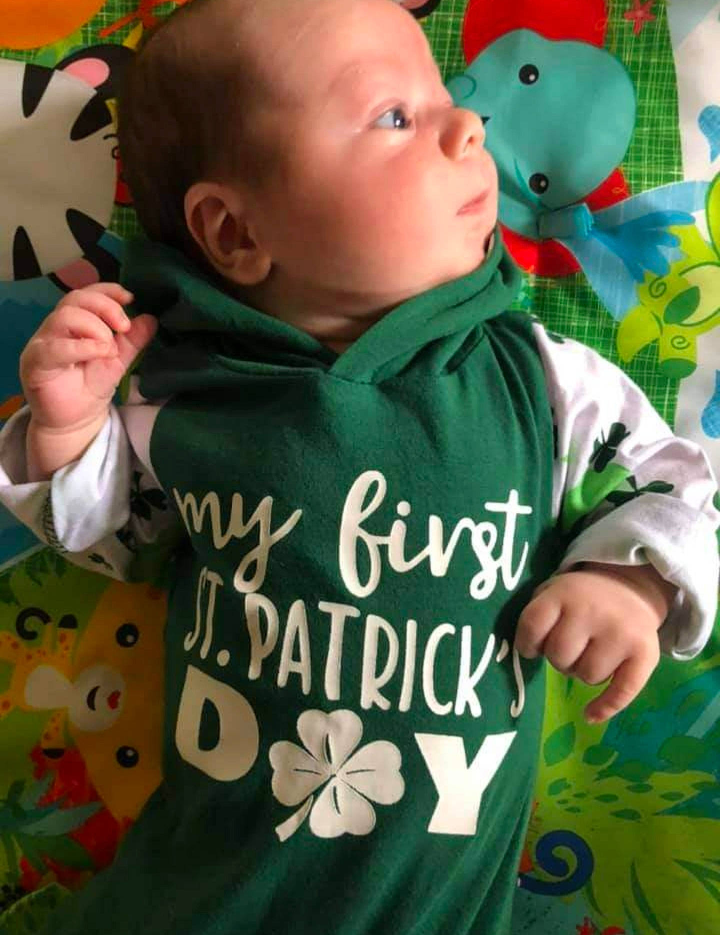 Ben is registered to the contest to win money with this photo: adaptation, baby, baby_toddler_clothing, cool, facial_expression, grass, green, hairstyle, happy, human, leaf, organ, organism, people, person, photograph, product, sleeve, t_shirt, textile