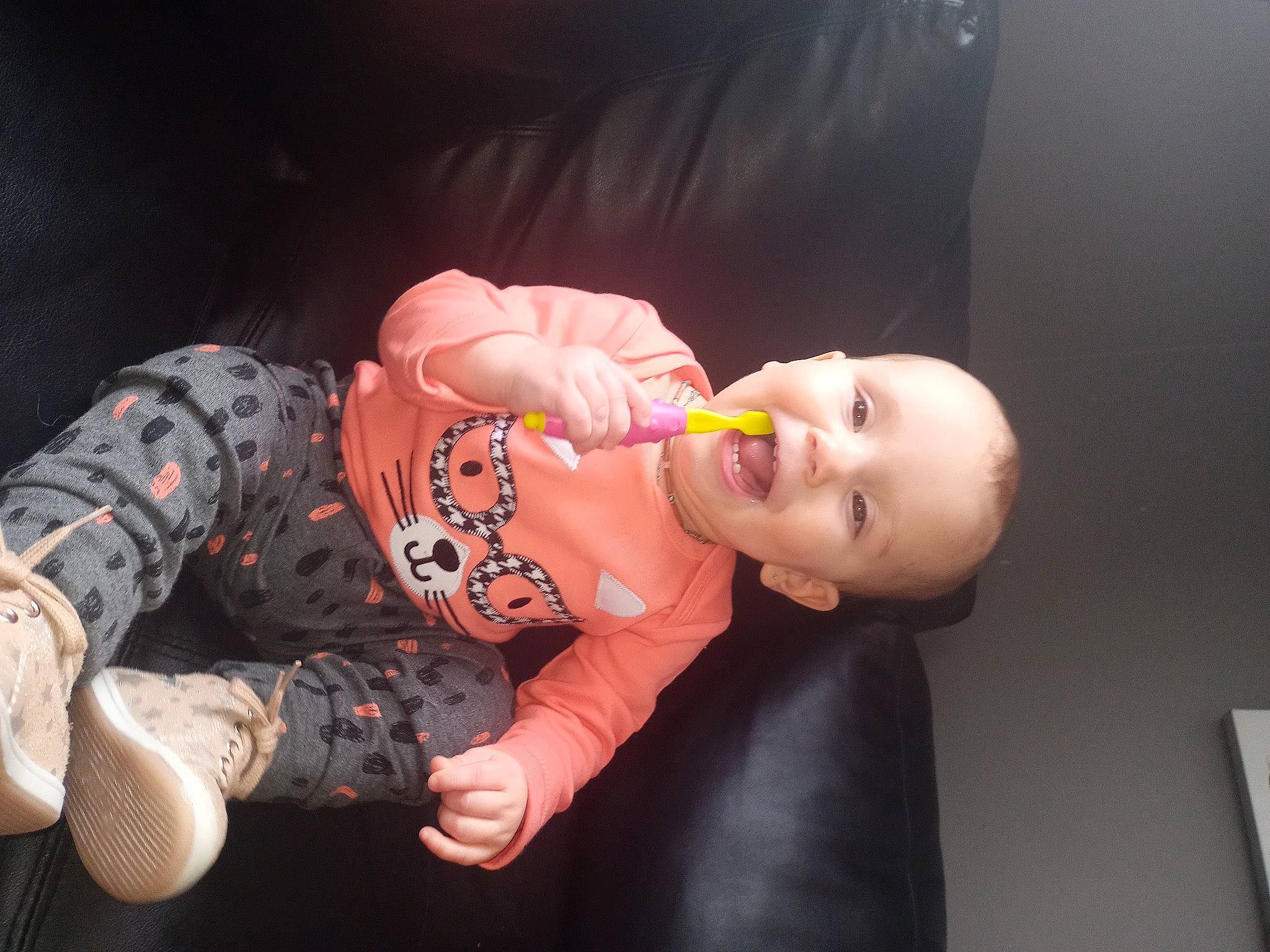 Lyvïa a rejoint le concours — aidez-le/la à gagner de superbes lots ! baby, baby_products, baby_toddler_clothing, baby_toys, cheek, child, lamp, person, toddler