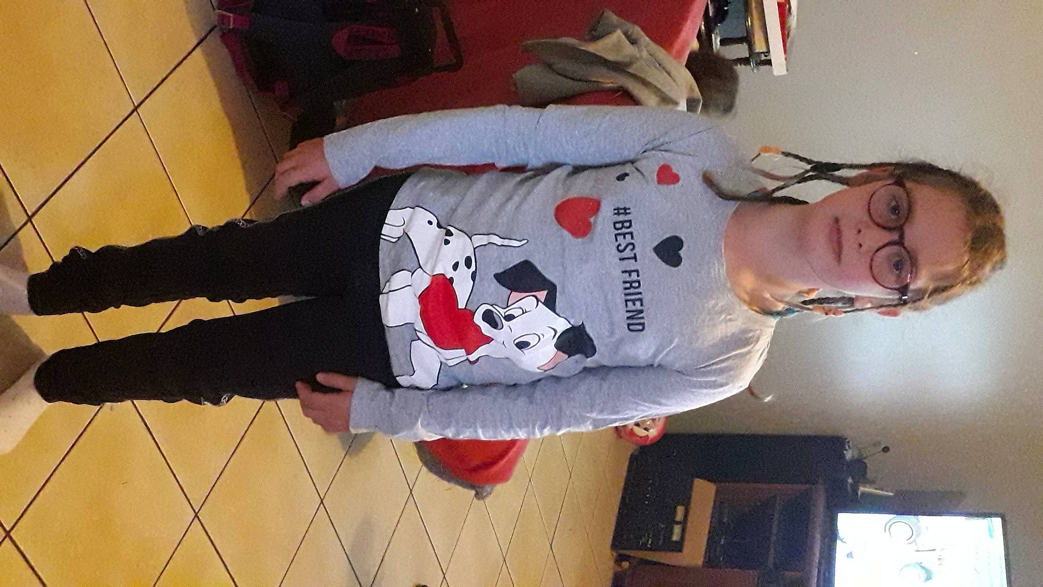 Julie participe au concours pour gagner de l'argent avec cette photo : person