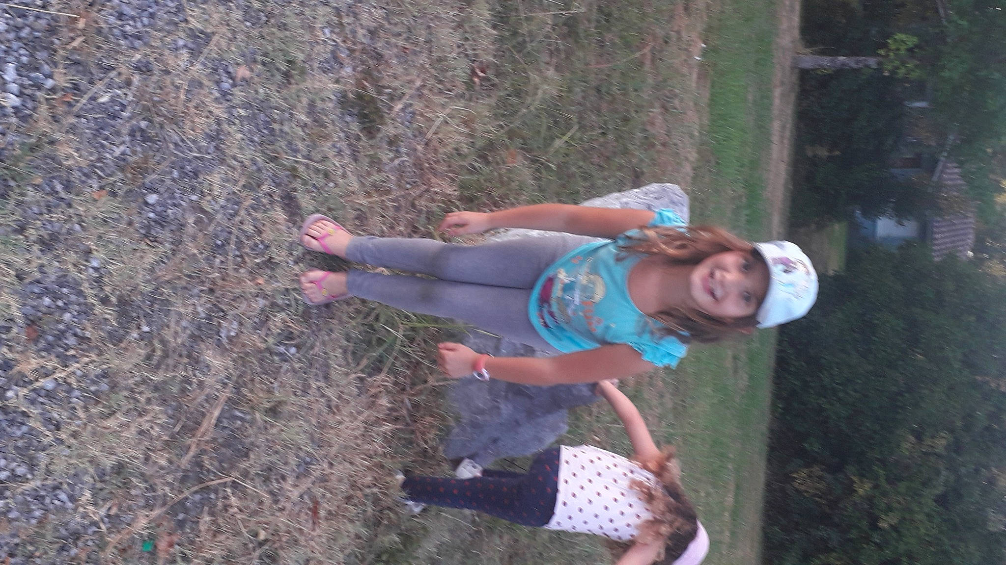 Julie participe au concours pour gagner de l'argent avec cette photo : fun, headwear, joy, person