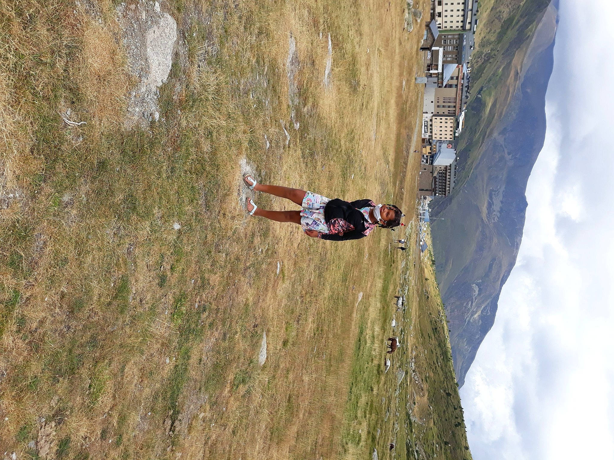 Chelsea a rejoint le concours — aidez-le/la à gagner de superbes lots ! adventure, outdoor_shoe, person, slope, walking_shoe