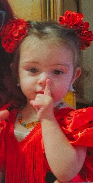 Crystal participe au concours pour gagner de l'argent avec cette photo : cheek, chin, ear, eye, eyebrow, eyelash, face, forehead, hair, hairstyle, head, human, iris, lip, mouth, neck, nose, orange, person, plant