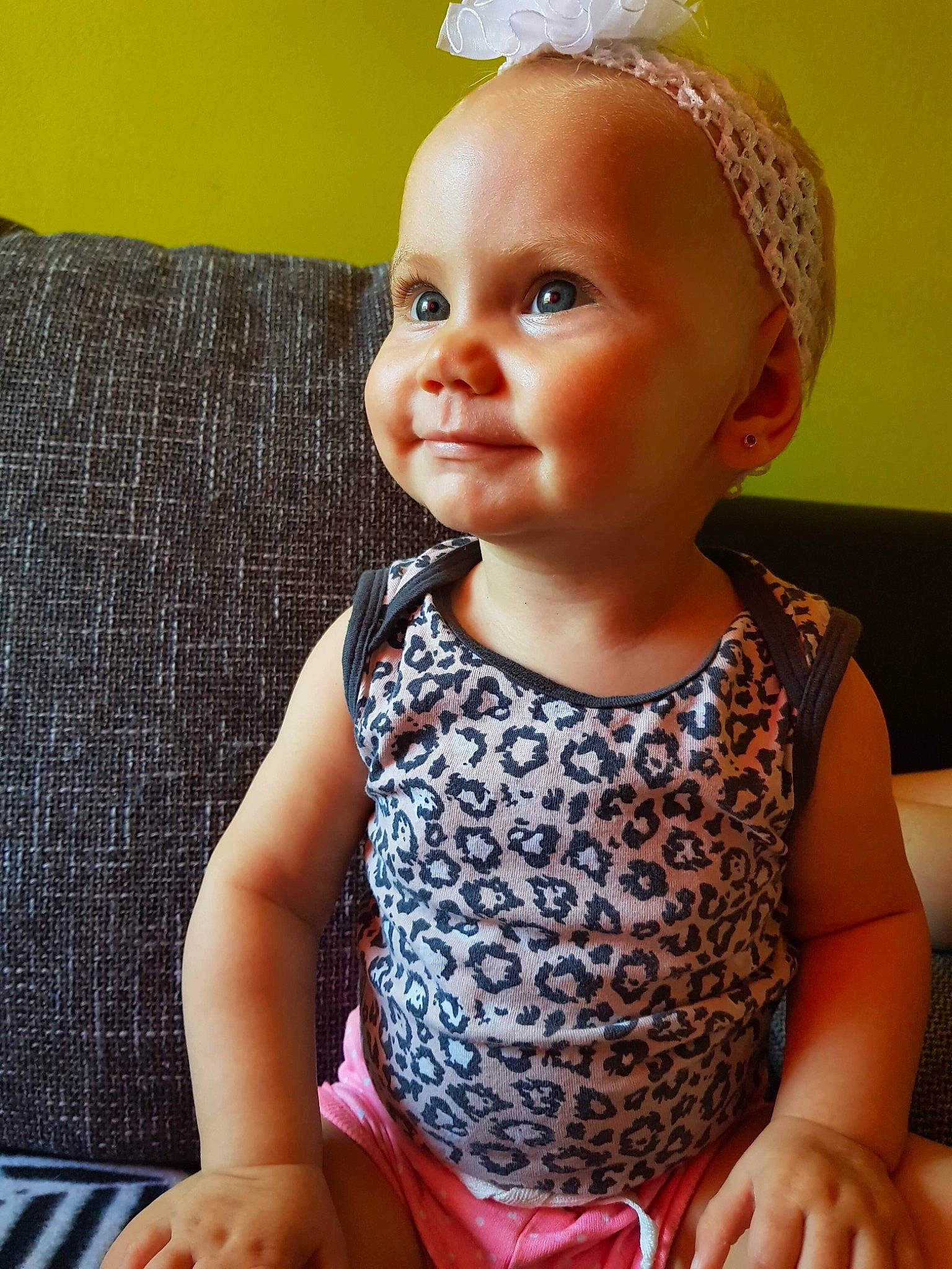 Savannah a rejoint le concours — aidez-le/la à gagner de superbes lots ! child, girl, hair_accessory, head, headband, headgear, infant, knitting, person, product, toddler