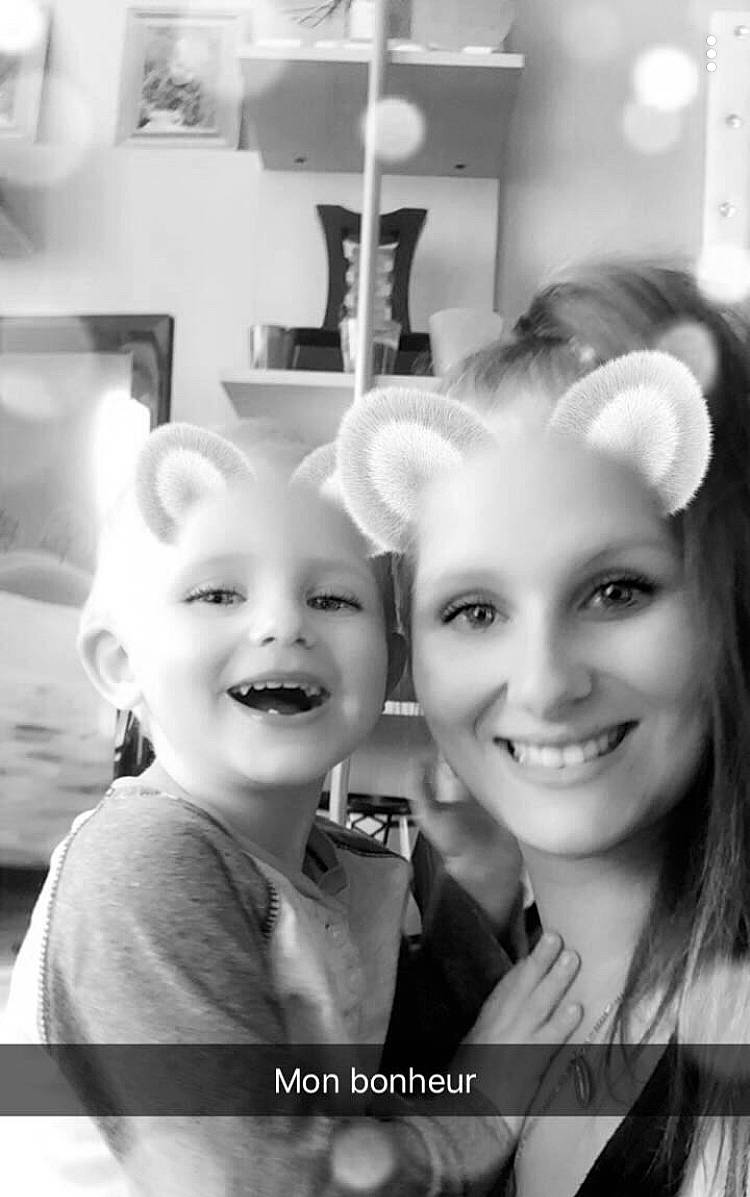 Travis a rejoint le concours — aidez-le/la à gagner de superbes lots ! beauty, black_and_white, child, day, emotion, eyebrow, face, facial_expression, fun, girl, happiness, head, joy, laughter, monochrome, monochrome_photography, nose, person, photograph, photography