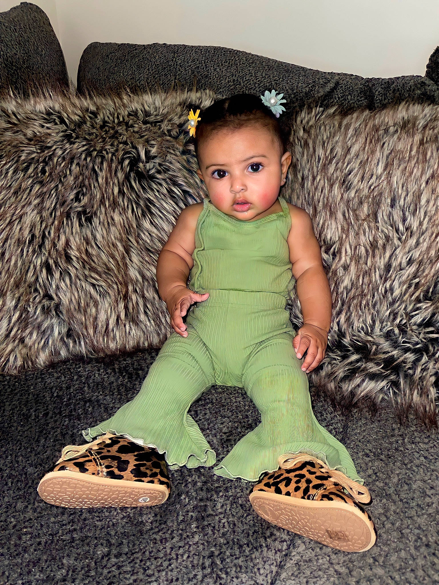 Royal is registered to the contest to win money with this photo: baby, baby_toddler_clothing, barefoot, child, comfort, couch, eye, face, fashion_accessory, foot, grass, hair, head, human_body, human_leg, knee, person, sitting, sleeve, thigh