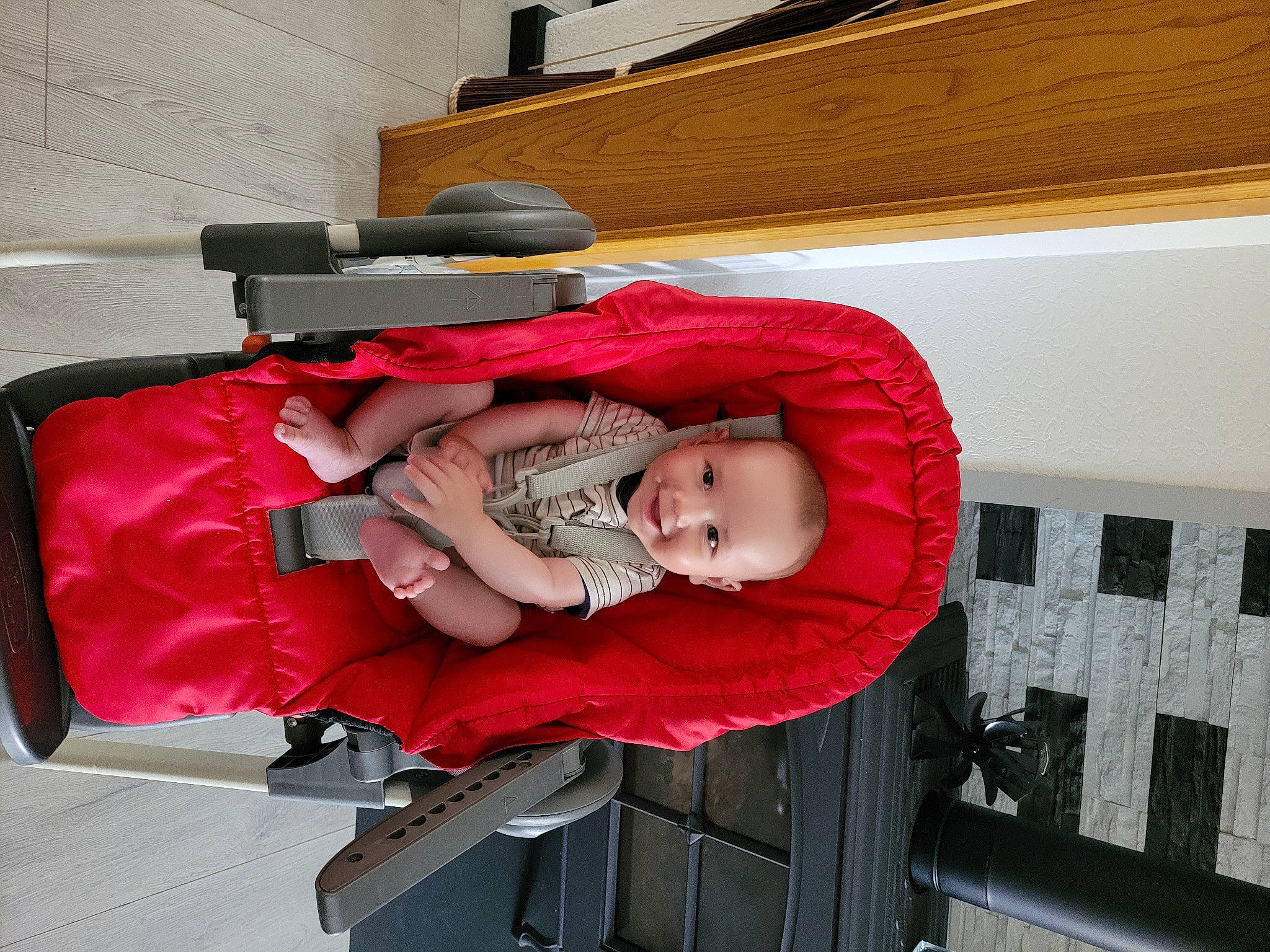 Esteban participe au concours pour gagner de l'argent avec cette photo : baby, baby_carriage, baby_products, baby_toddler_clothing, bag, carmine, child, comfort, costume_hat, flooring, hat, joy, lap, luggage_and_bags, luxury_vehicle, person, sitting, sun_hat, toddler, travel