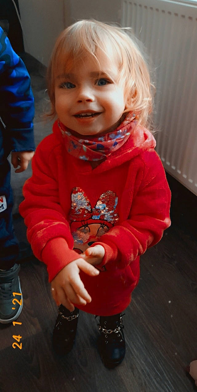 Melyna participe au concours pour gagner de l'argent avec cette photo : baby_toddler_clothing, cheek, child, face, finger, flooring, fun, happy, head, iris, jacket, joy, lip, nose, outerwear, person, pink, skin, sleeve, smile